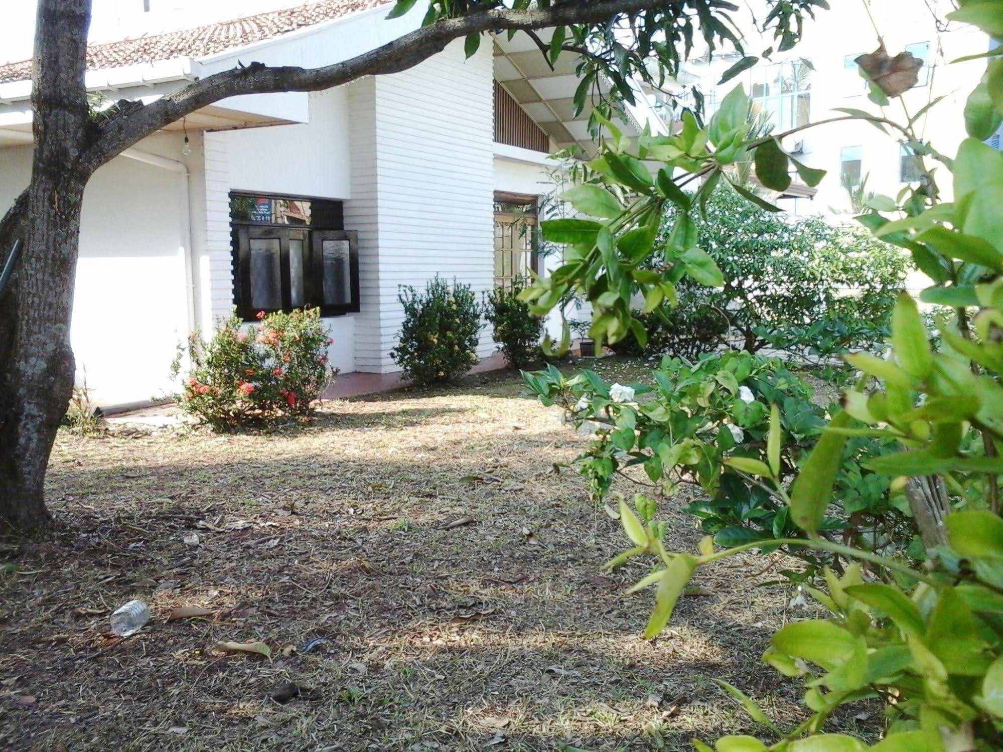 Mazz Homestay Негомбо Экстерьер фото